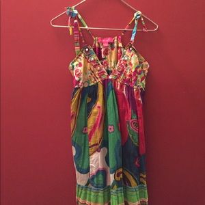 High-rise, knee-length, vibrant summer dress